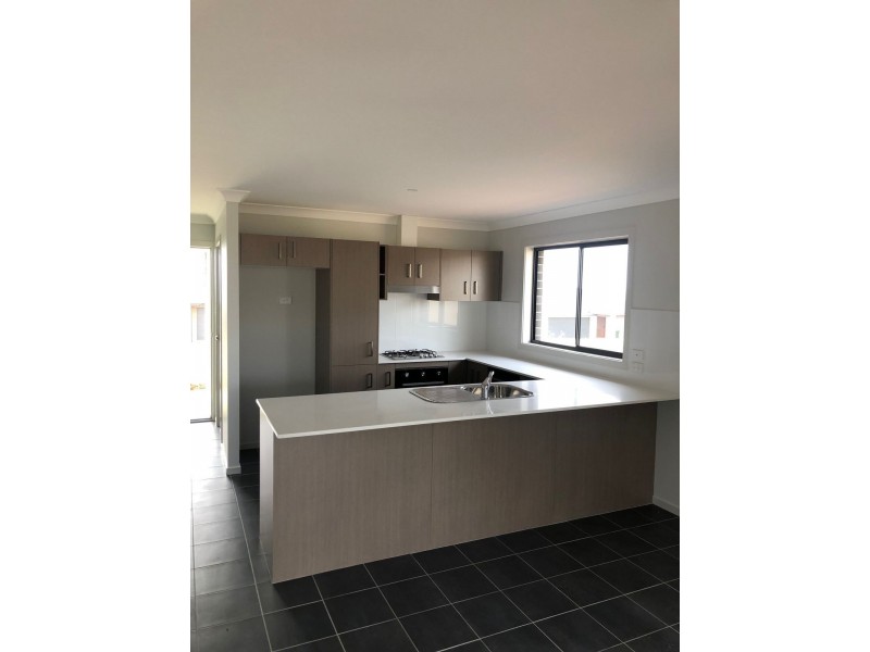 2/34 Gasnier Loop, Boorooma NSW 2650