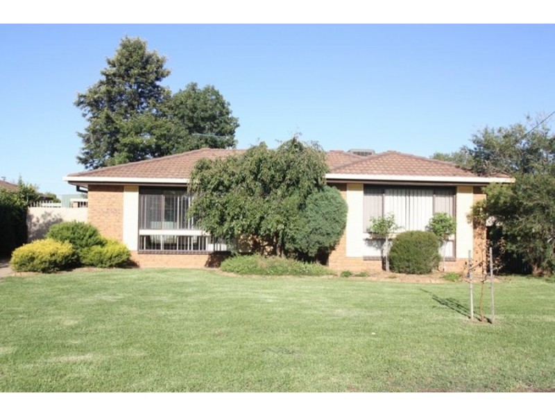 25 Main Street, Lake Albert NSW 2650