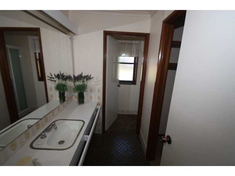 25 Main Street, Lake Albert NSW 2650