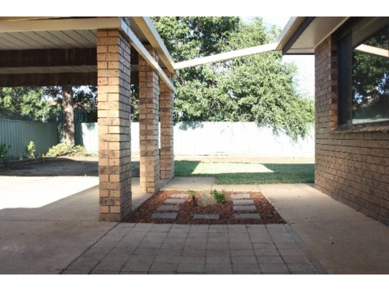 25 Main Street, Lake Albert NSW 2650