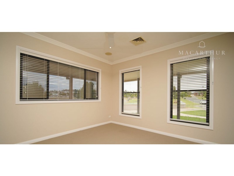 1/7 Bedervale Street, Bourkelands NSW 2650