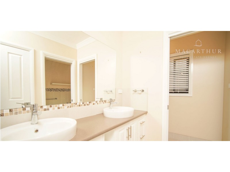 1/7 Bedervale Street, Bourkelands NSW 2650