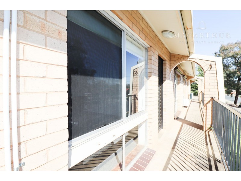 6/4 Nordlingen Drive, Tolland NSW 2650