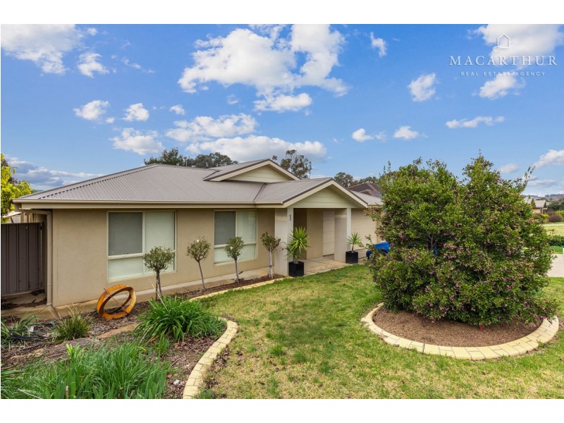 1 Barrima Drive, Glenfield Park NSW 2650