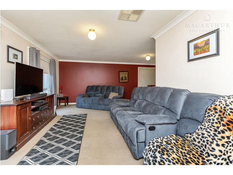 1 Barrima Drive, Glenfield Park NSW 2650