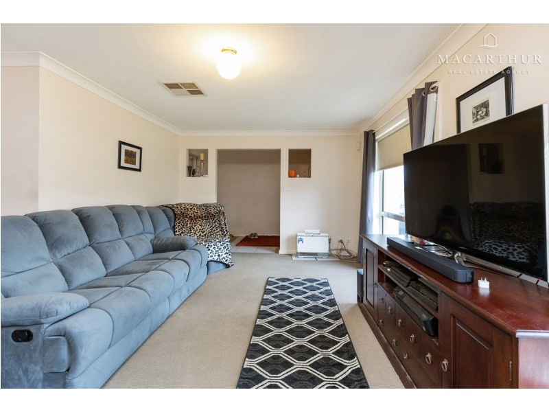 1 Barrima Drive, Glenfield Park NSW 2650