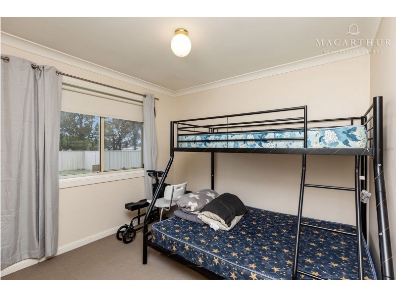 1 Barrima Drive, Glenfield Park NSW 2650