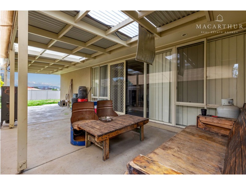 1 Barrima Drive, Glenfield Park NSW 2650