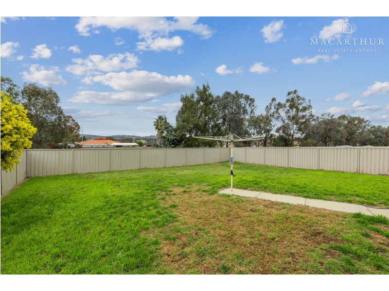 1 Barrima Drive, Glenfield Park NSW 2650