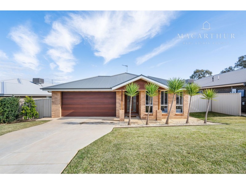 4 Paradise Drive, Gobbagombalin NSW 2650