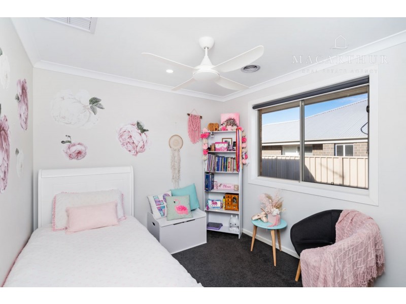 4 Paradise Drive, Gobbagombalin NSW 2650