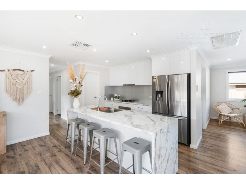 4 Paradise Drive, Gobbagombalin NSW 2650