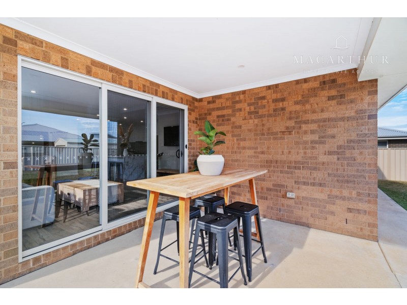 4 Paradise Drive, Gobbagombalin NSW 2650