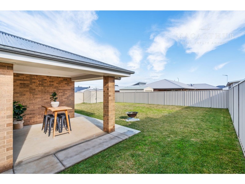 4 Paradise Drive, Gobbagombalin NSW 2650