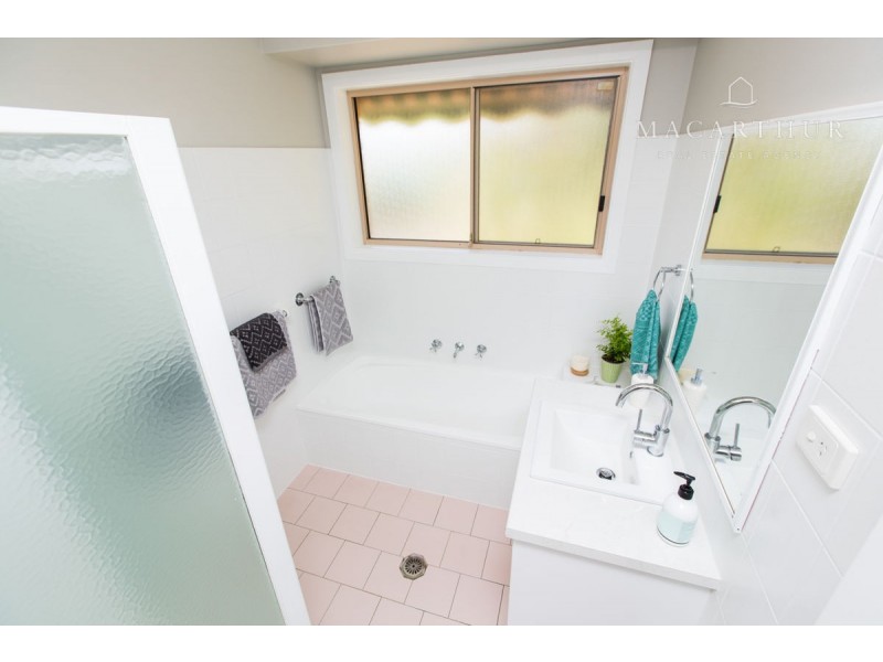 18 Canola Place, Estella NSW 2650