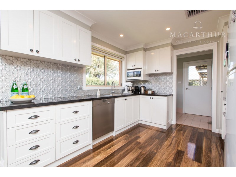 18 Canola Place, Estella NSW 2650