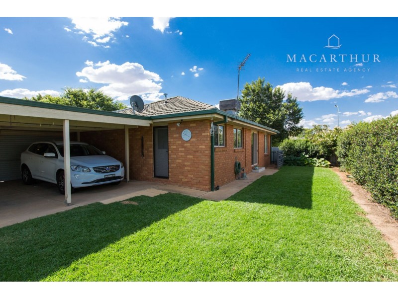 18 Canola Place, Estella NSW 2650