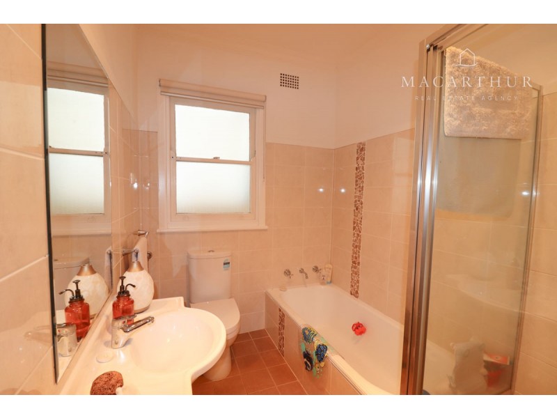 70 Mitchelmore Street, Turvey Park NSW 2650