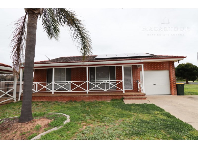 1/14 Canola Place, Estella NSW 2650