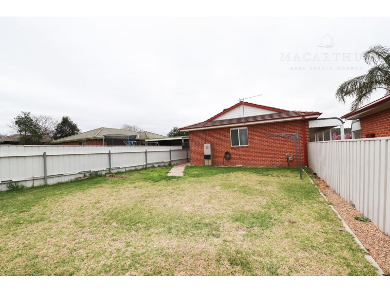 1/14 Canola Place, Estella NSW 2650