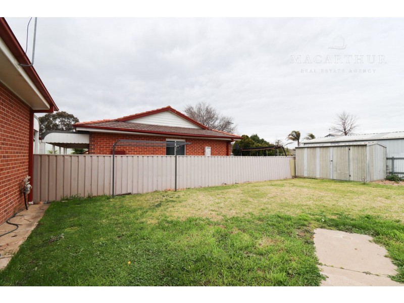 1/14 Canola Place, Estella NSW 2650