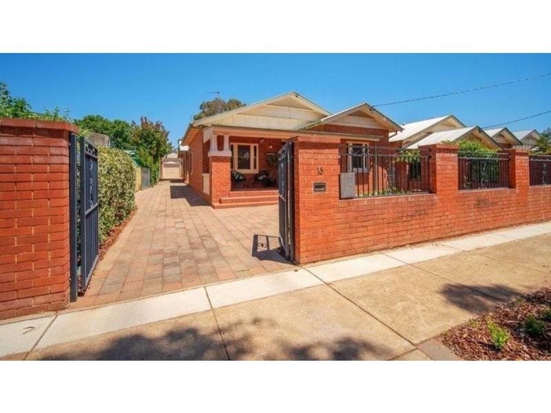 16 Lindsay Street, Turvey Park NSW 2650
