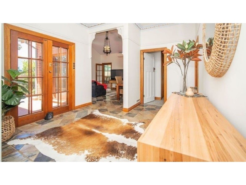 16 Lindsay Street, Turvey Park NSW 2650