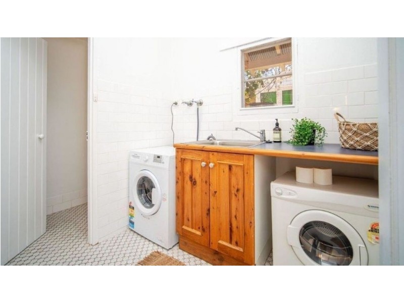 16 Lindsay Street, Turvey Park NSW 2650