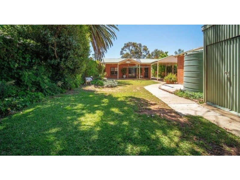 16 Lindsay Street, Turvey Park NSW 2650