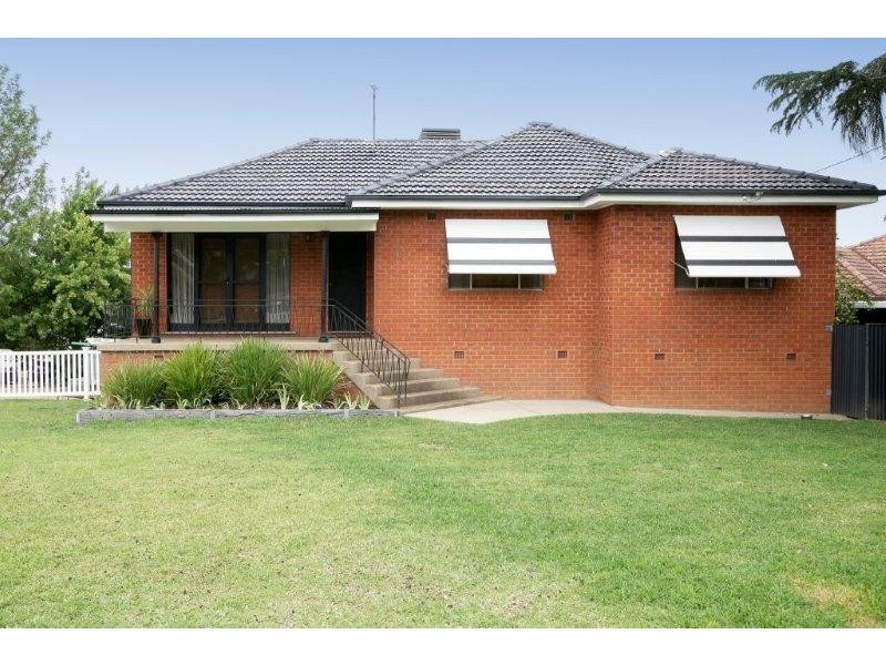 13 Plumpton Rd, Wagga Wagga NSW 2650