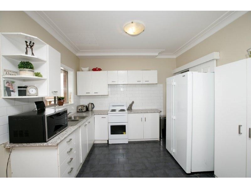 13 Plumpton Rd, Wagga Wagga NSW 2650