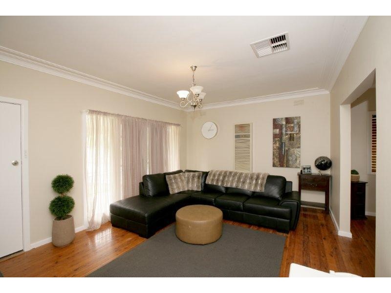13 Plumpton Rd, Wagga Wagga NSW 2650