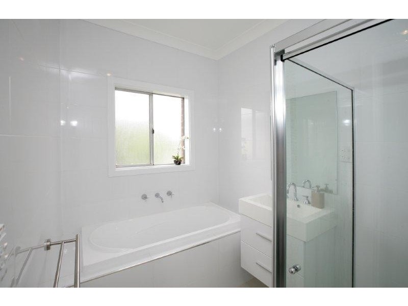 13 Plumpton Rd, Wagga Wagga NSW 2650