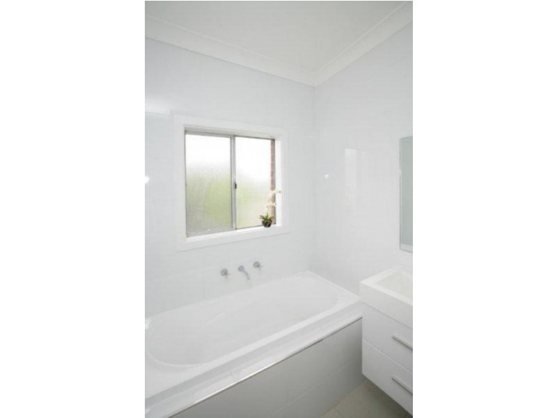 13 Plumpton Rd, Wagga Wagga NSW 2650