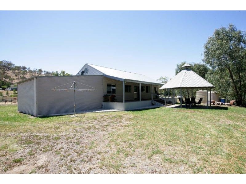 1 Short St, Oura NSW 2650