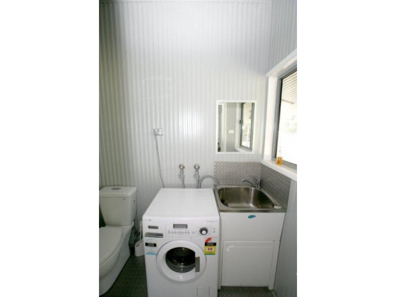 1 Short St, Oura NSW 2650