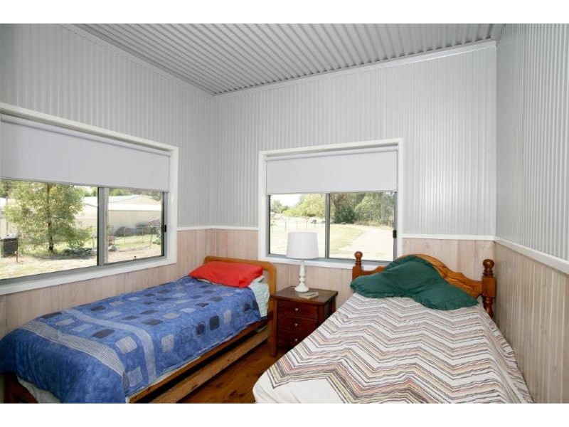 1 Short St, Oura NSW 2650