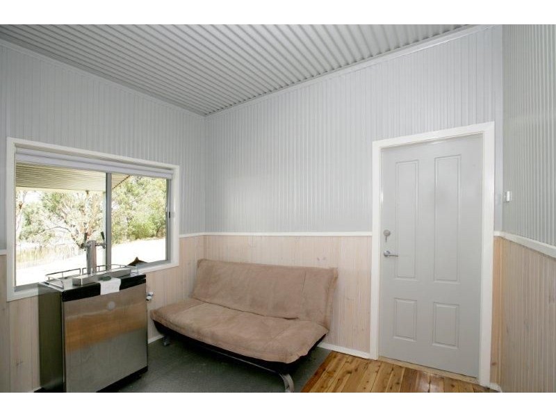 1 Short St, Oura NSW 2650