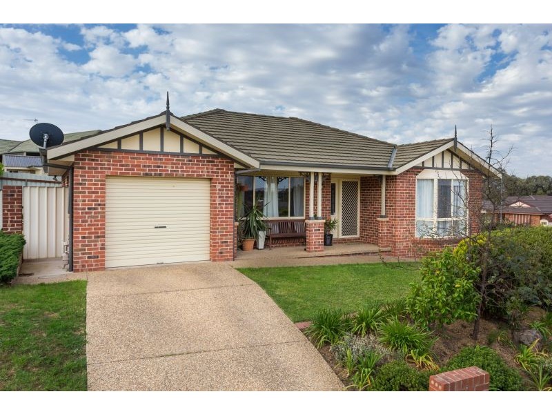 2 Fletcher Place, Kooringal NSW 2650