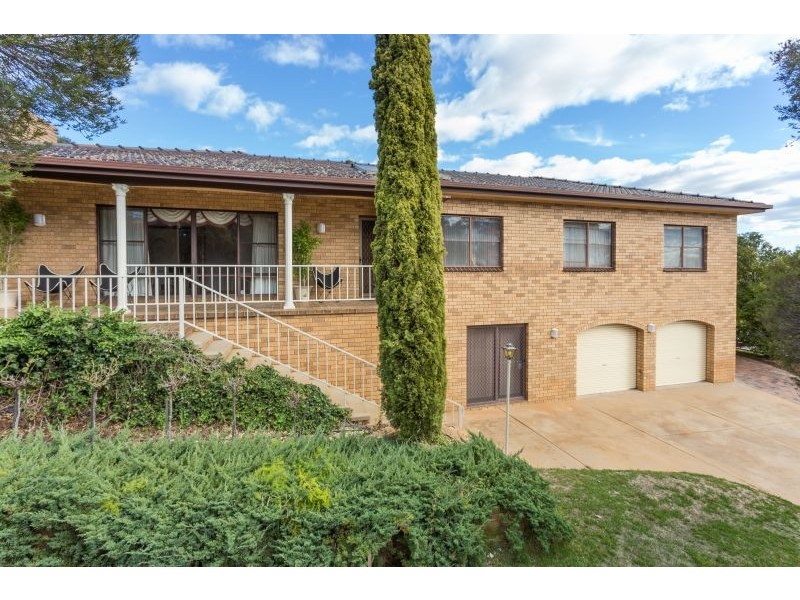 1 Amsterdam Crescent, Tolland NSW 2650