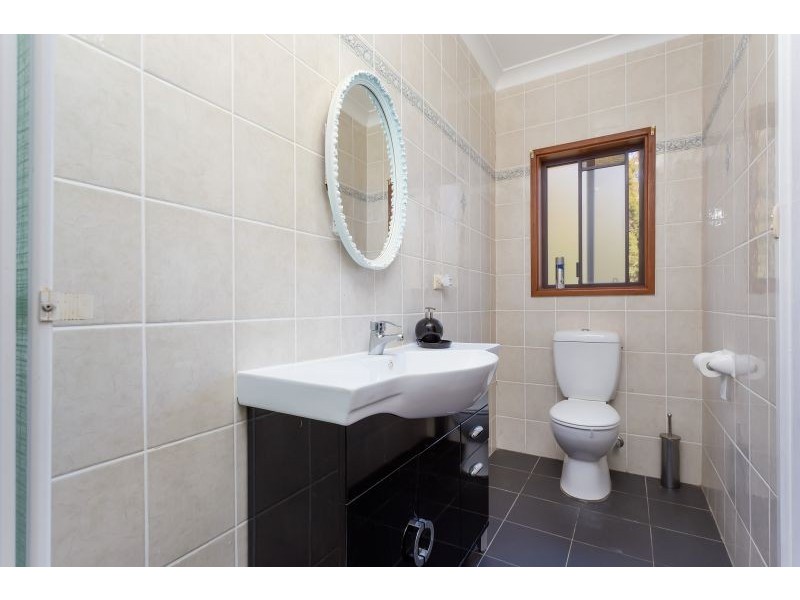 1 Amsterdam Crescent, Tolland NSW 2650