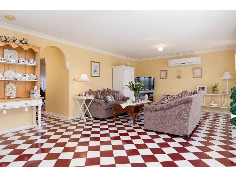 7 Keane Place, Kooringal NSW 2650