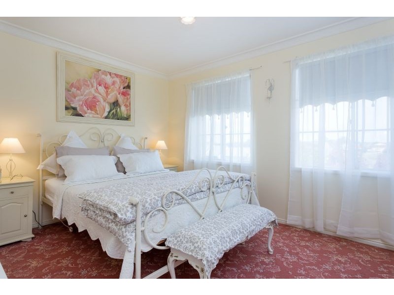 7 Keane Place, Kooringal NSW 2650