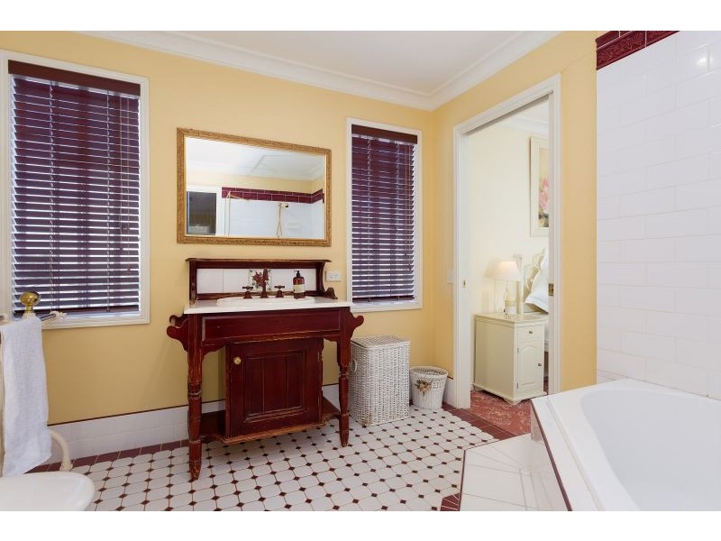 7 Keane Place, Kooringal NSW 2650