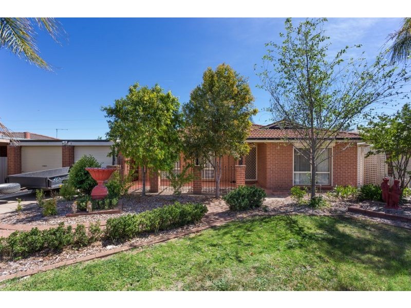 23 Bamarook Crescent, Glenfield Park NSW 2650