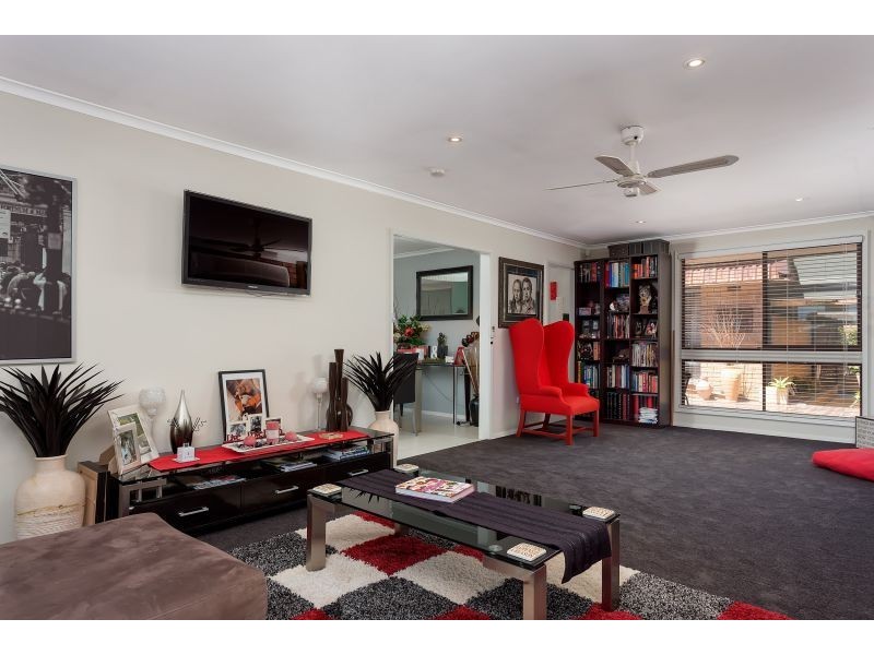 13 Ries Crescent, Tolland NSW 2650