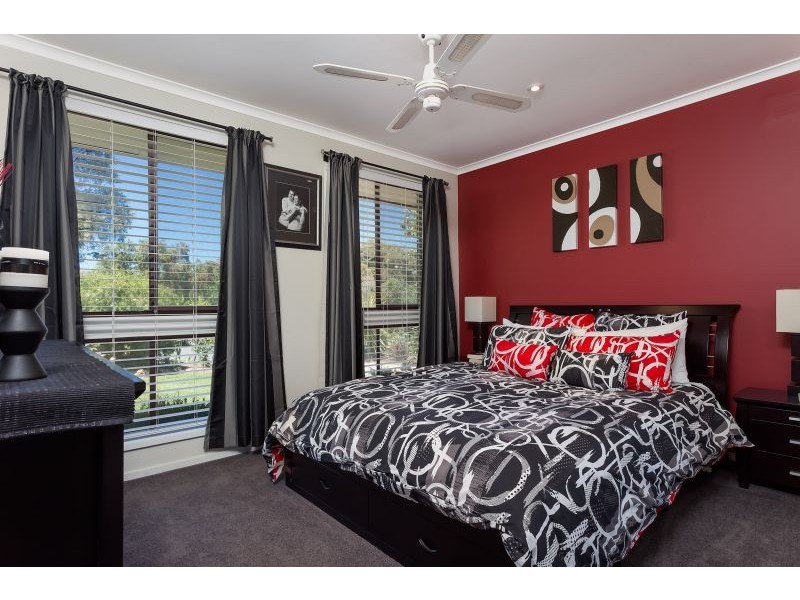 13 Ries Crescent, Tolland NSW 2650