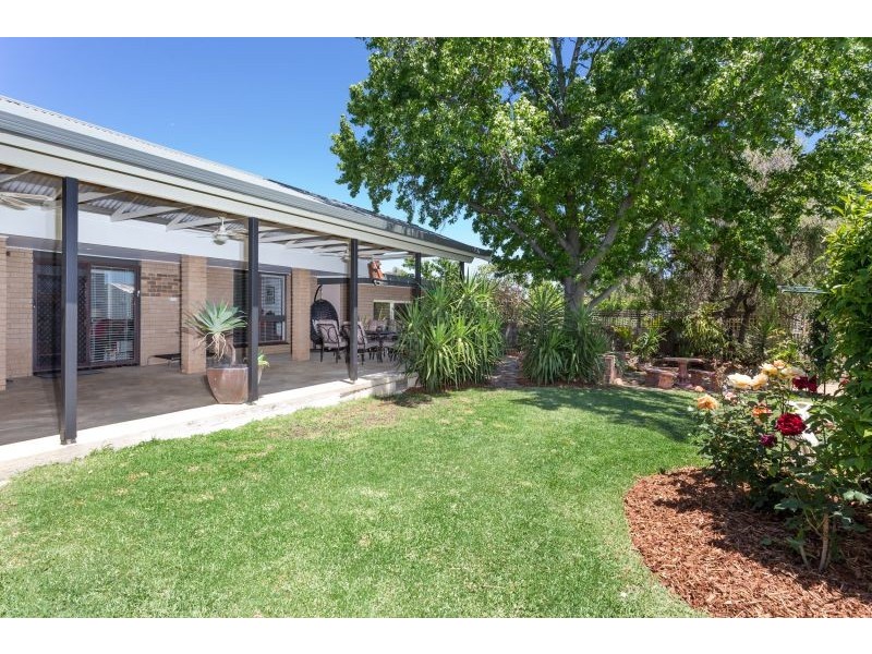 13 Ries Crescent, Tolland NSW 2650