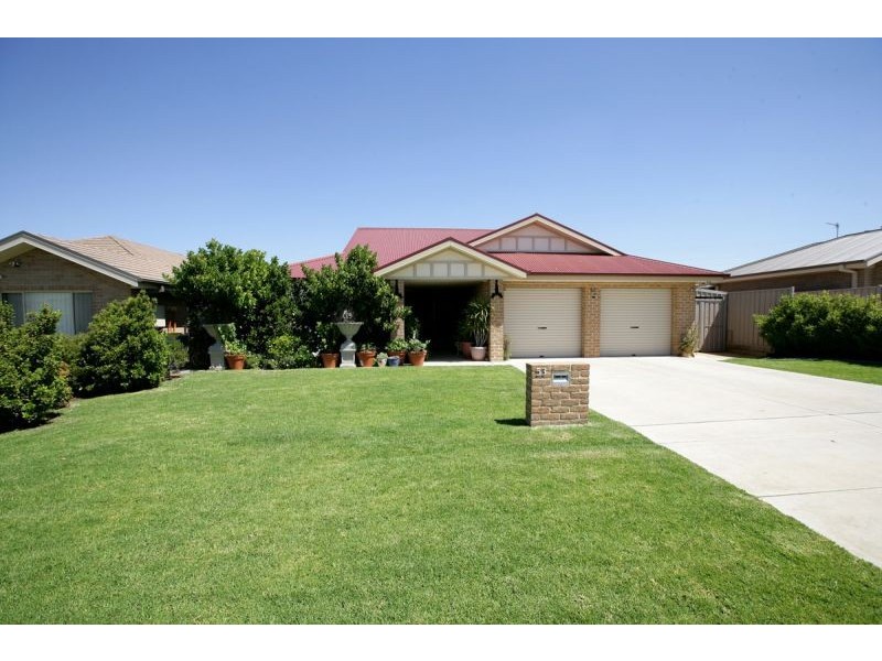 53 Barrima Drive, Glenfield Park NSW 2650