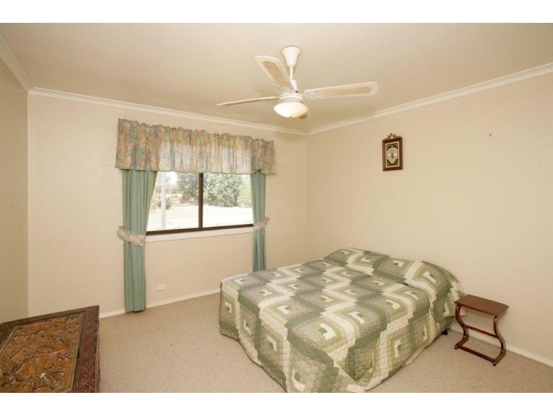 94 Hampden Avenue, North Wagga Wagga NSW 2650